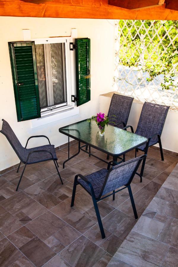 Spyran Apartment Marantochori Exterior photo