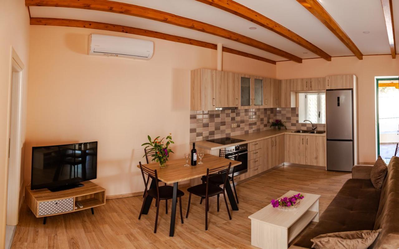 Spyran Apartment Marantochori Exterior photo